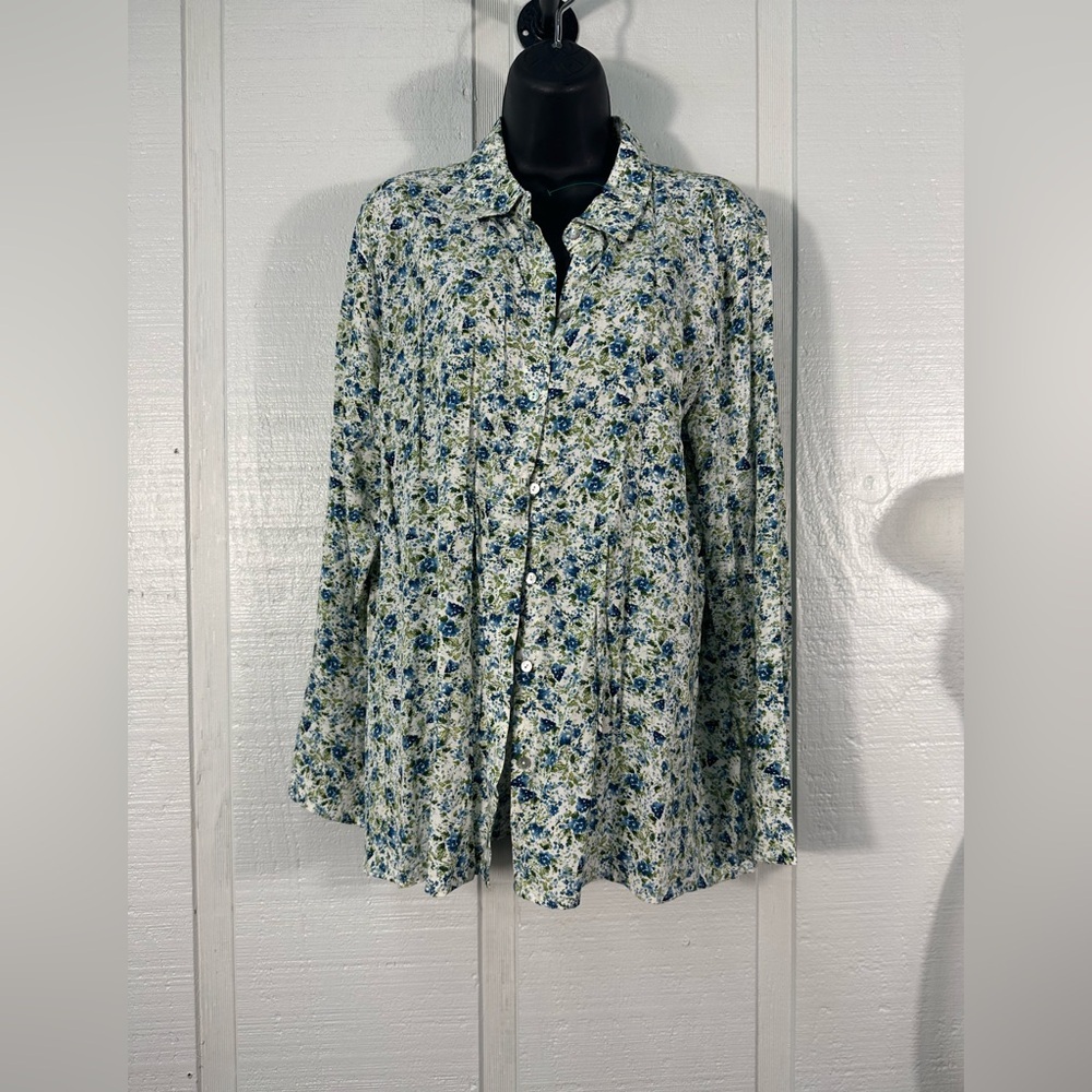 J Jill Green Floral Long Sleeve Button Down V Neck Top Size Medium EUC